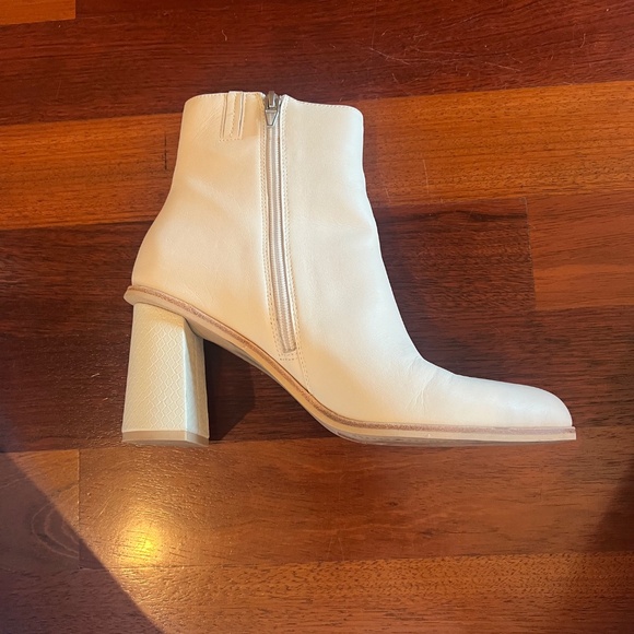 Dolce Vita Cream Ankle Boots - Picture 5 of 16
